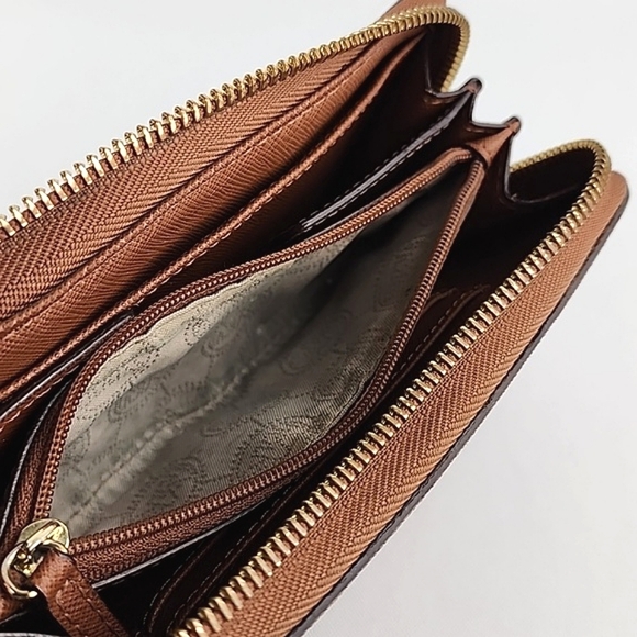 Michael Kors Jet Set Zip Around Wallet Wristlet Tan Leather Gold Tone Accents - Picture 7 of 16